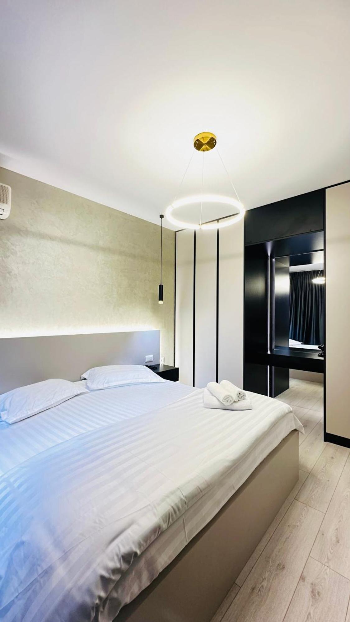 Luxurious Central Stay - Self Check-In 地拉那 外观 照片