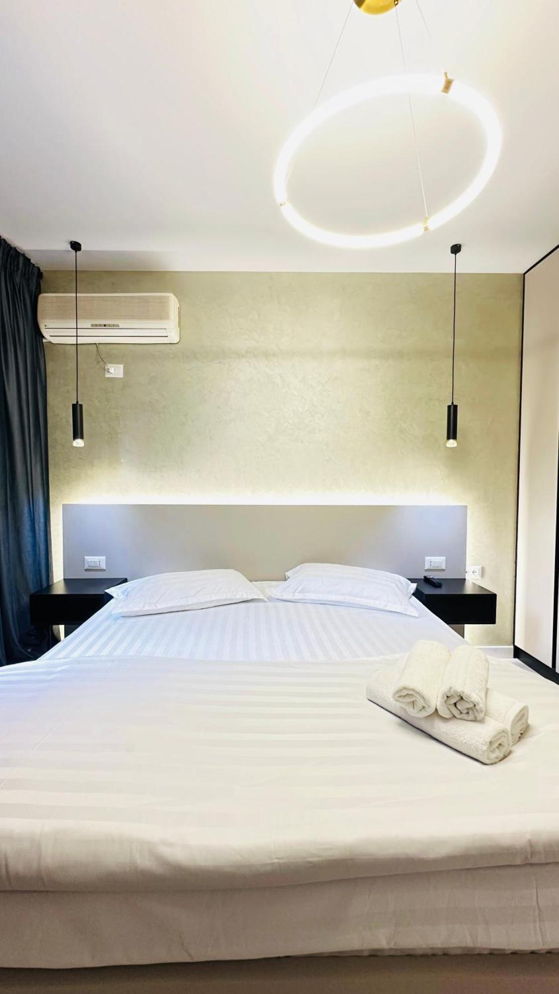 Luxurious Central Stay - Self Check-In 地拉那 外观 照片