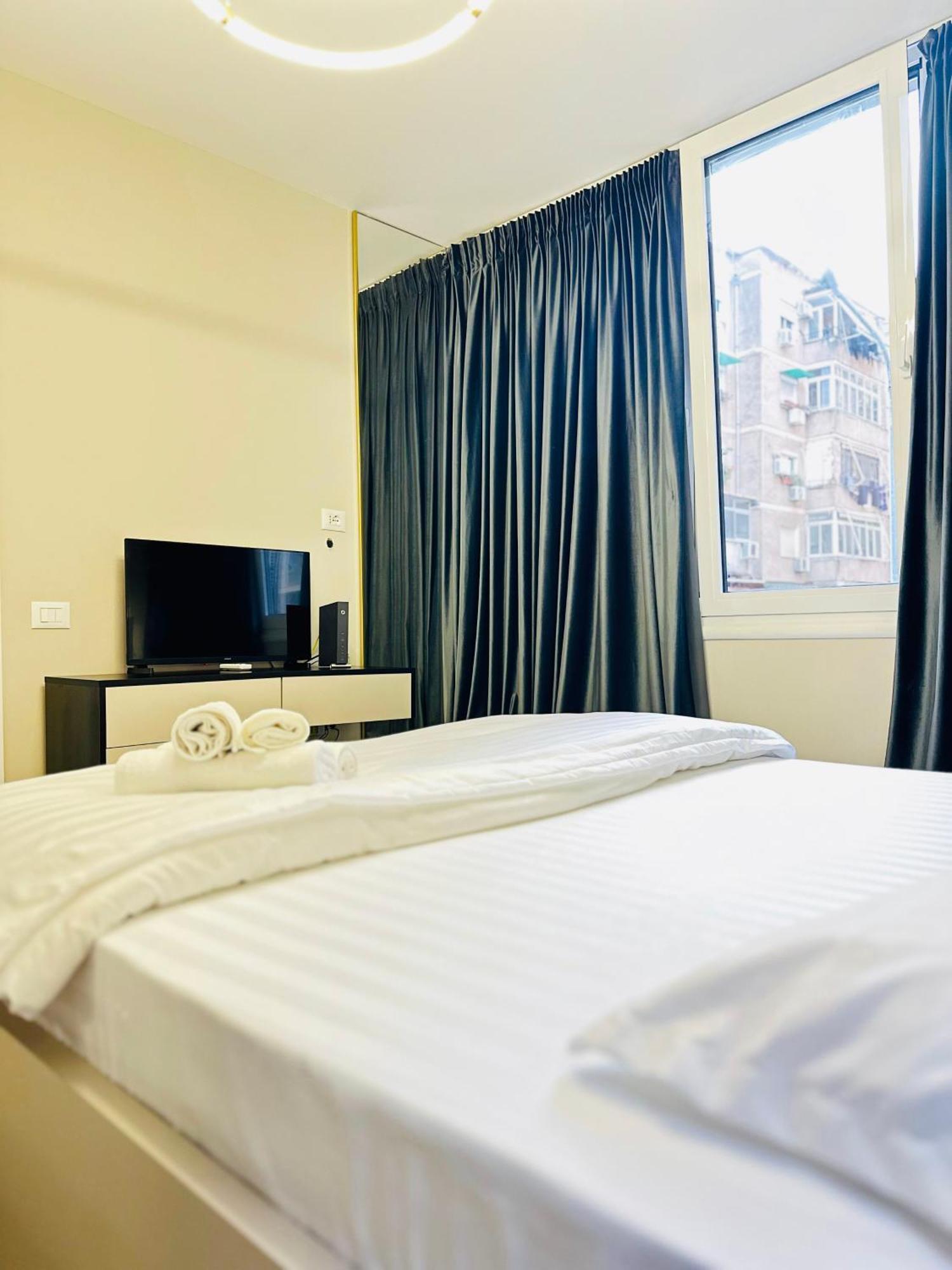 Luxurious Central Stay - Self Check-In 地拉那 外观 照片