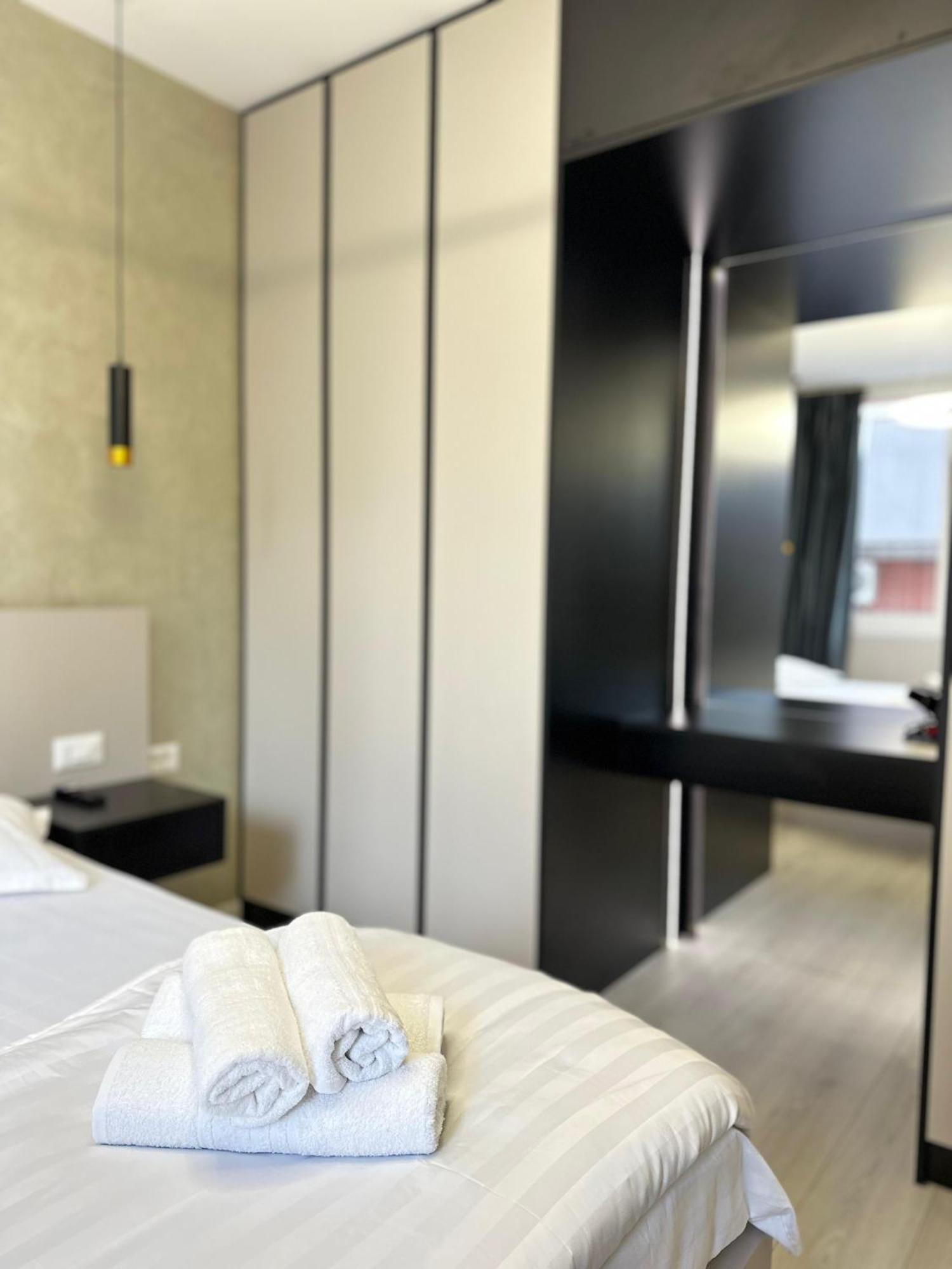 Luxurious Central Stay - Self Check-In 地拉那 外观 照片