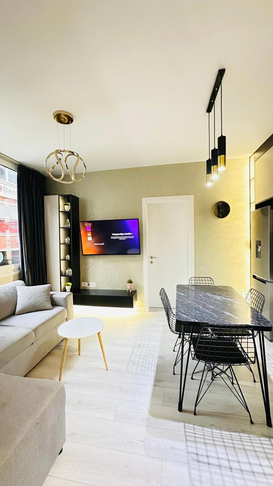 Luxurious Central Stay - Self Check-In 地拉那 外观 照片