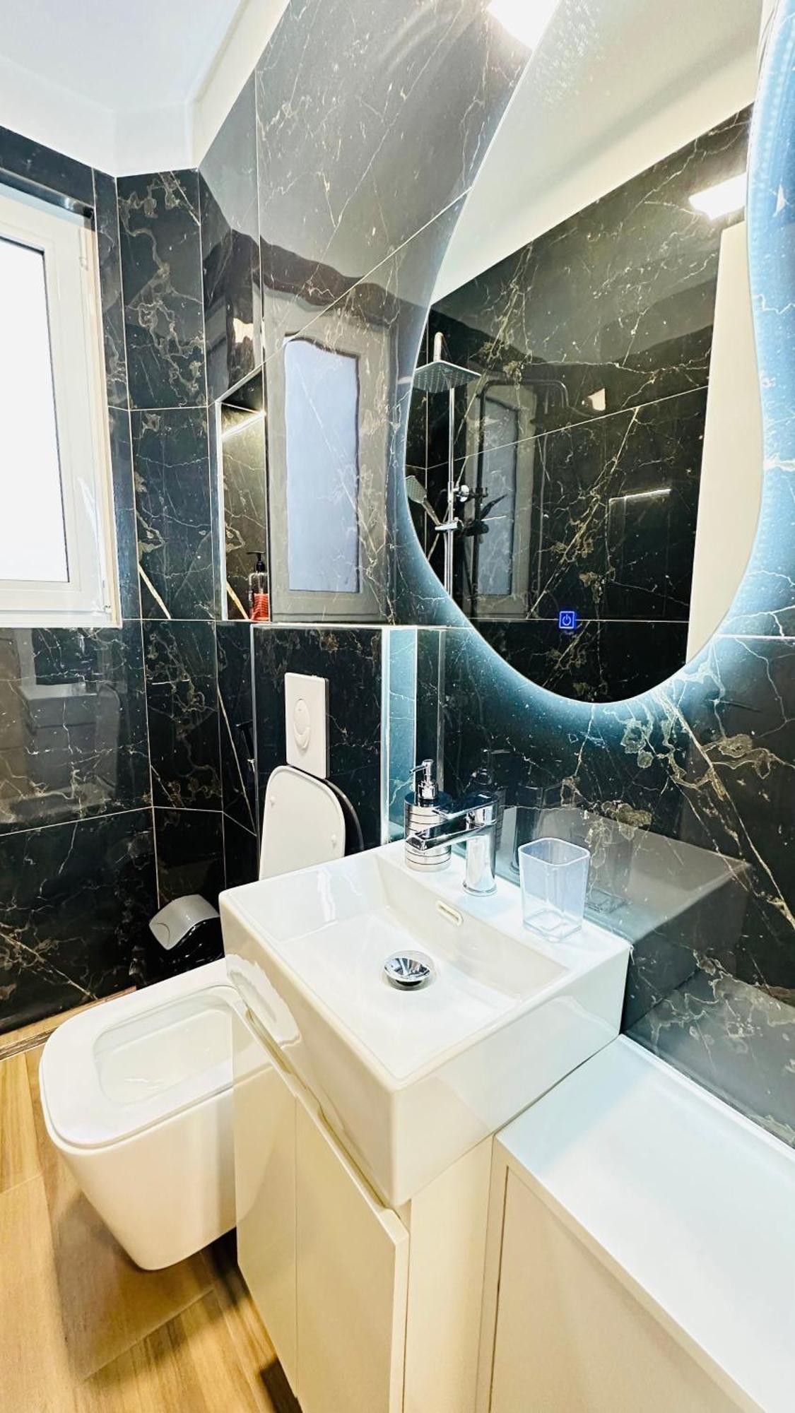 Luxurious Central Stay - Self Check-In 地拉那 外观 照片