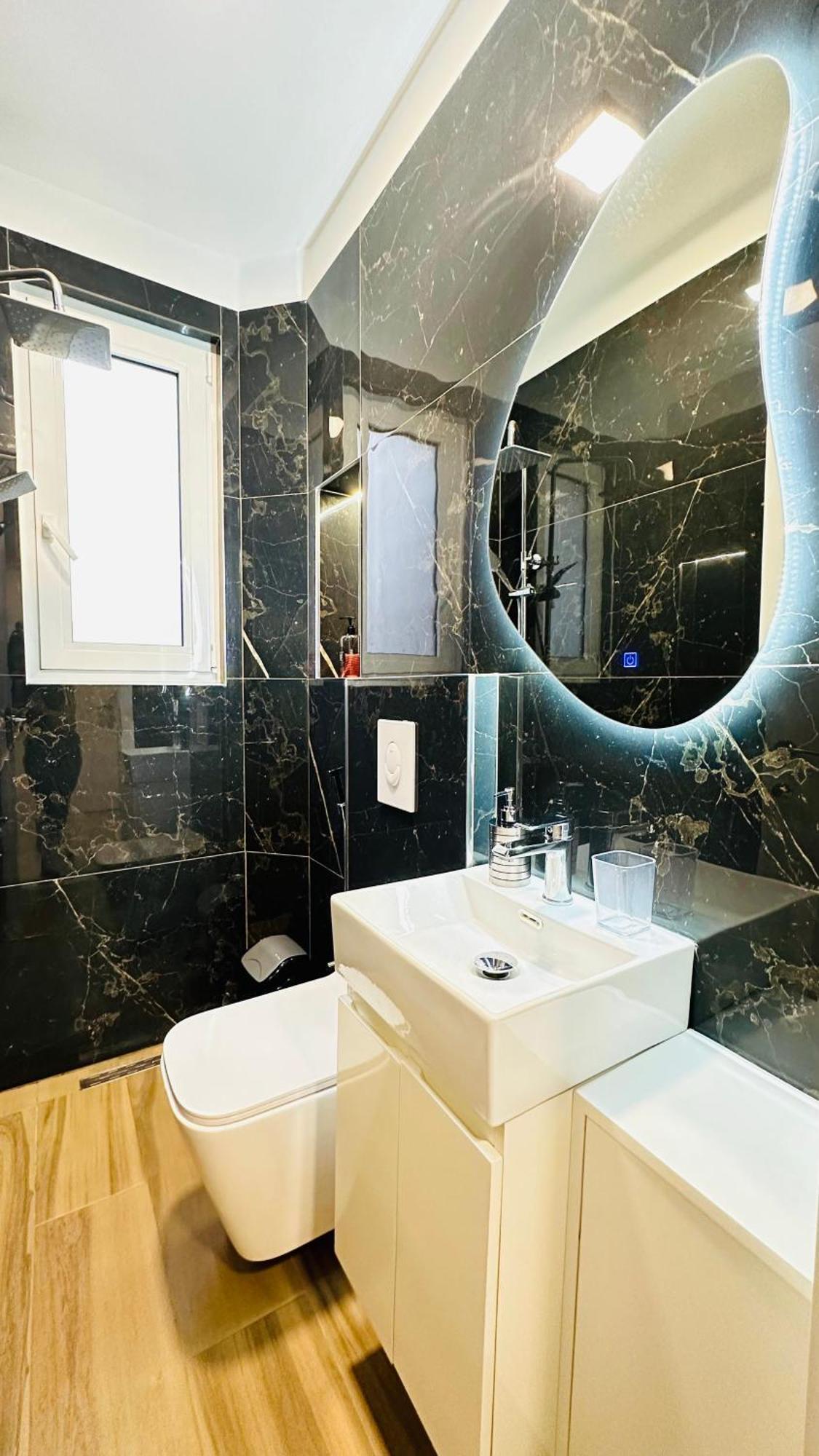 Luxurious Central Stay - Self Check-In 地拉那 外观 照片