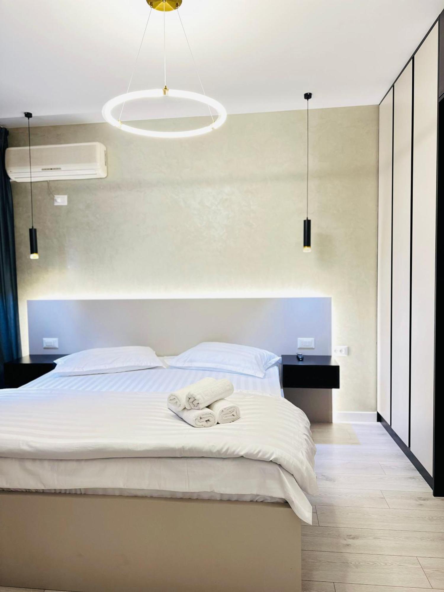 Luxurious Central Stay - Self Check-In 地拉那 外观 照片